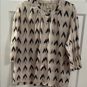 Tahari Woman Black and Cream Patterned Blouse Sz 1X